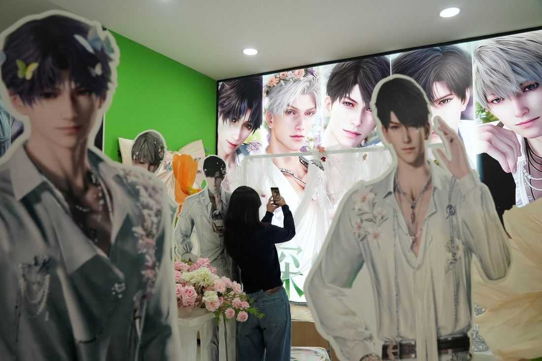 More than a game: virtual boyfriends win hearts in China