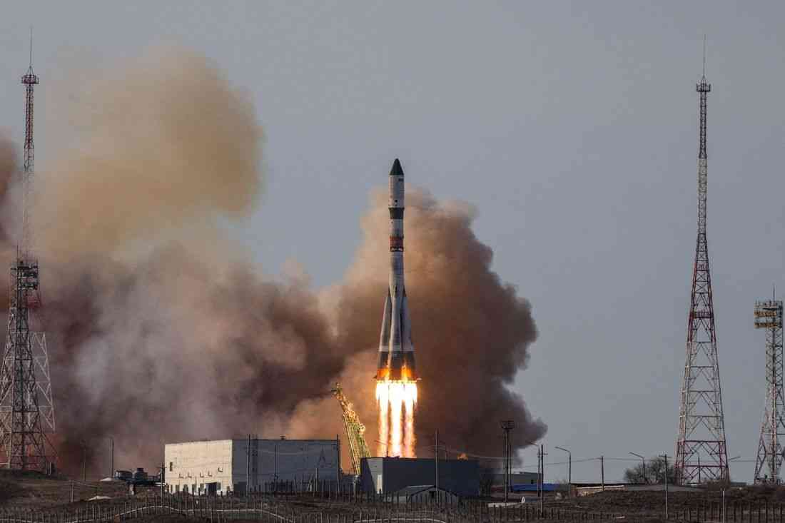 Russian space craft antenna problem forces manual docking with ISS