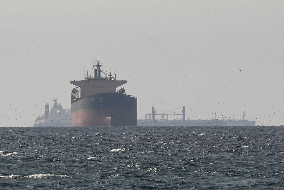 Oil prices rise after US, Iran threaten to hit energy targets in the Middle East