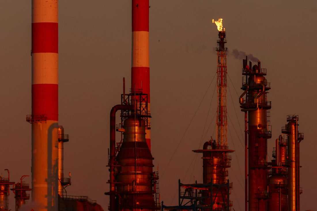 Oil prices to rise further on Monday as Mideast war escalates
