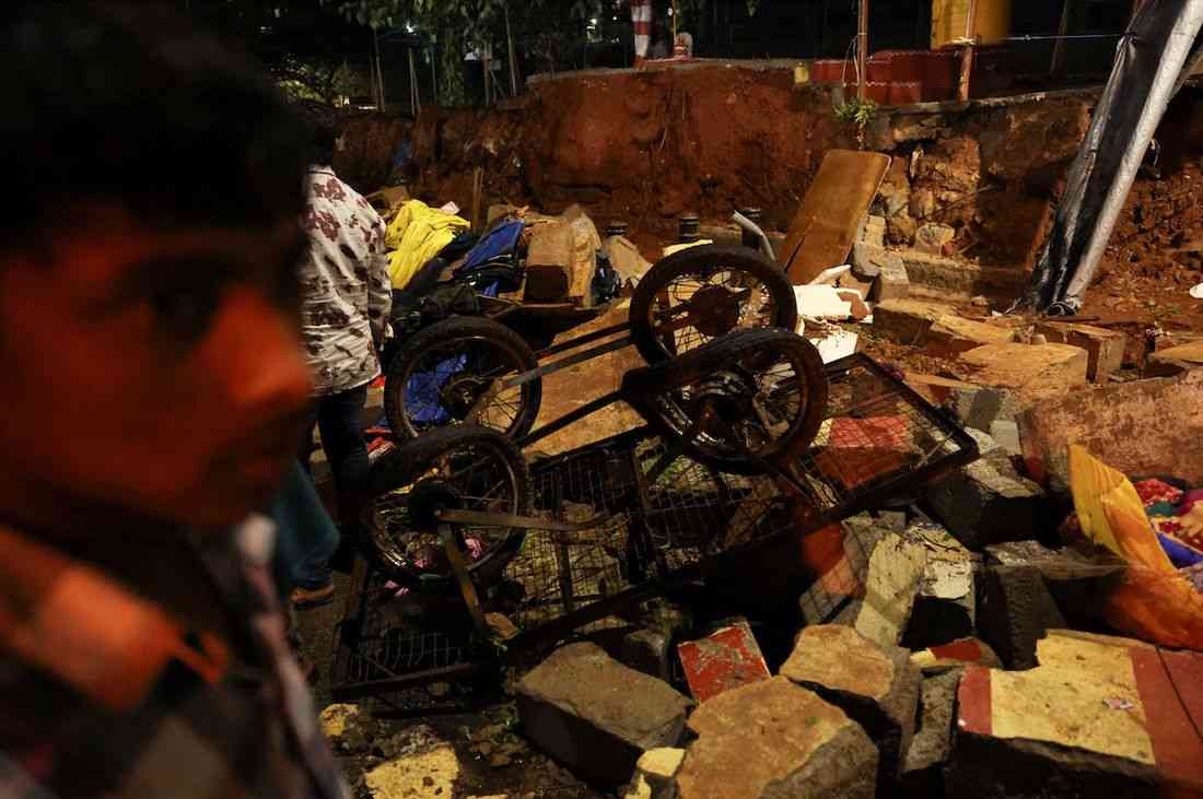 Seven people die in hospital wall collapse in southern India