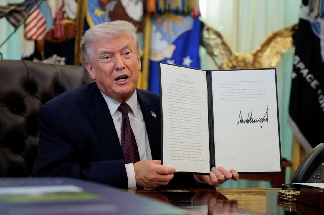 Trump signs order tightening mail-in voting, drawing swift legal threats