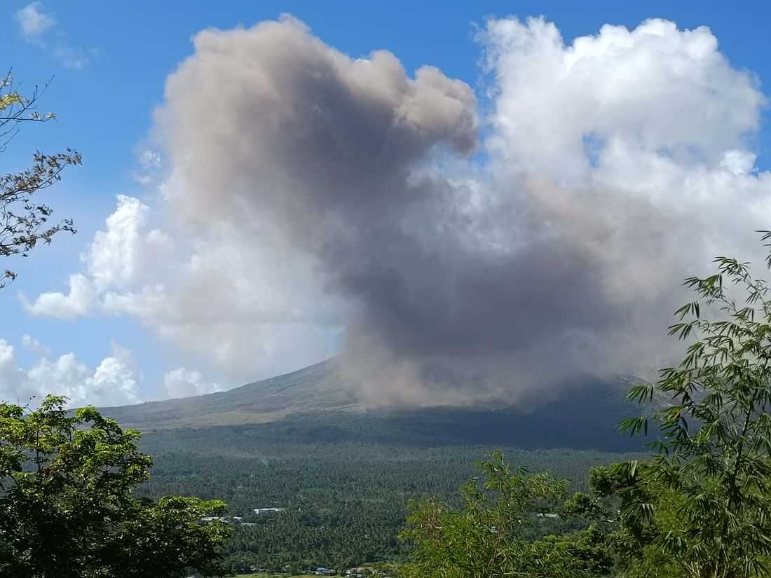 Mt. Mayon remains at Alert Level 3, actively erupting, in a state of unrest — PHIVOLCS