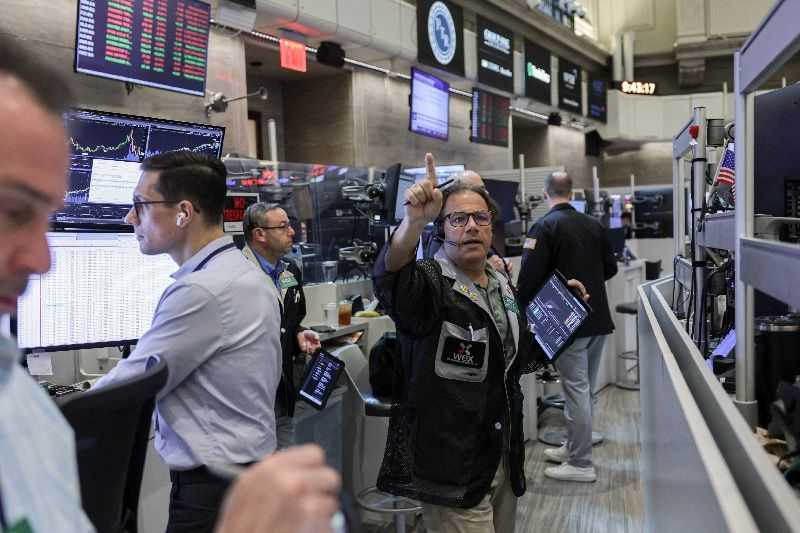 Stocks fall as US bond yields rise, oil eases after latest Iran war headlines