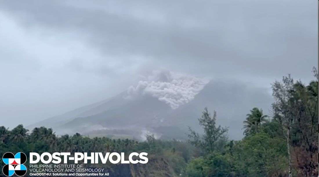 Mayon logs 290 rockfalls, 30 volcanic quakes; Alert Level 3 remains