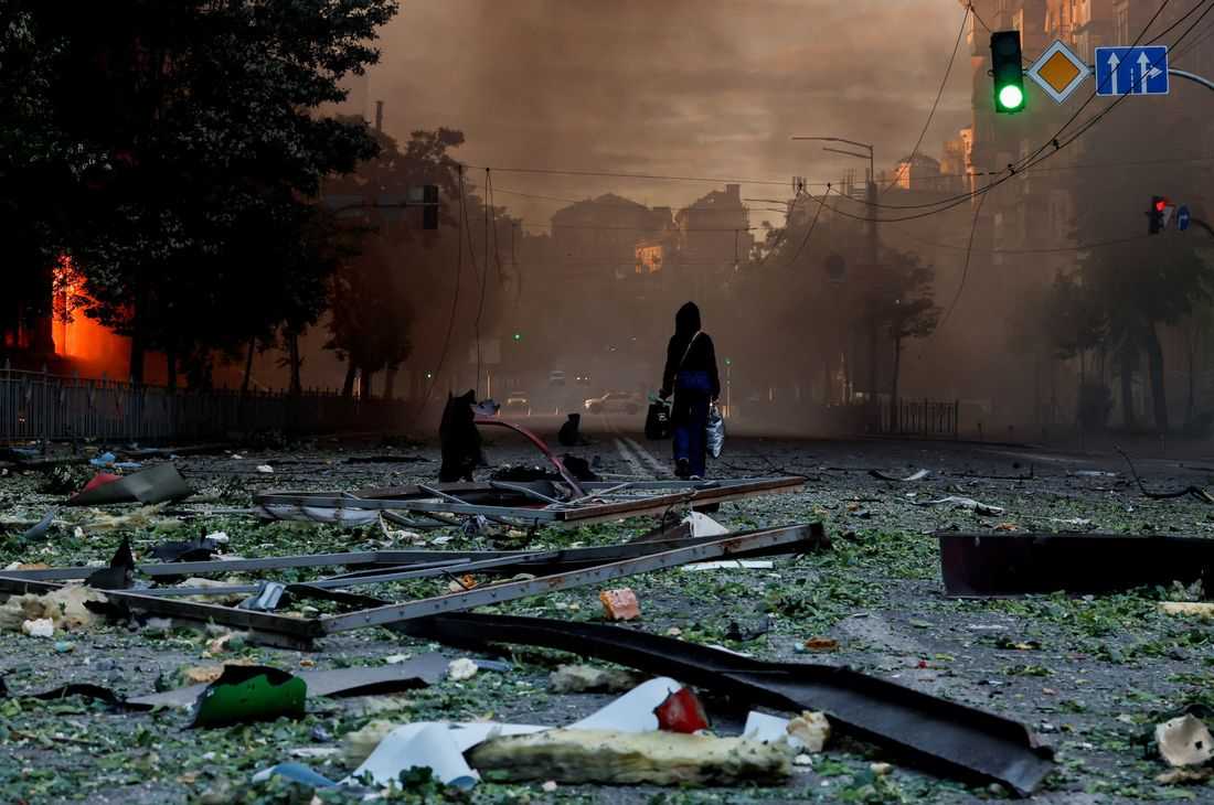 Russia strikes Kyiv with massive missile and drone attack, killing one