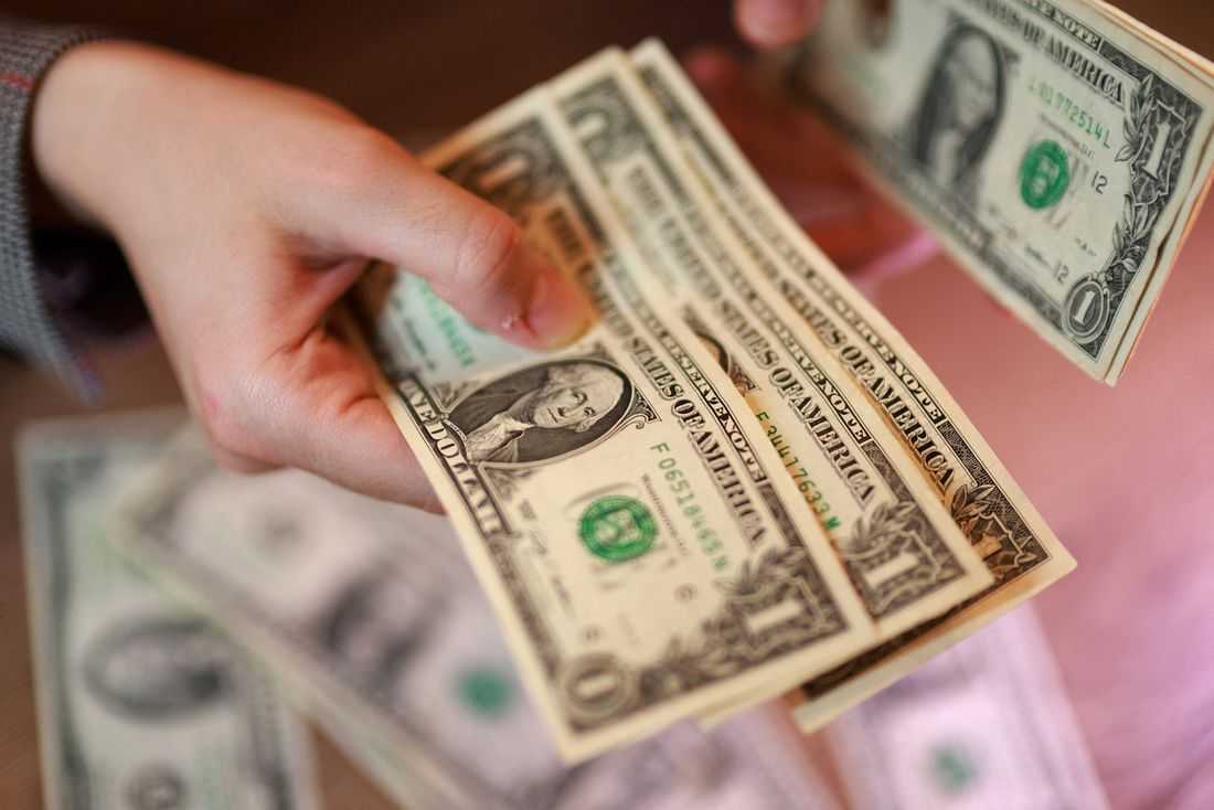 Dollar near one-week high as hot U.S. inflation fans Fed hike bets, peace talks stall