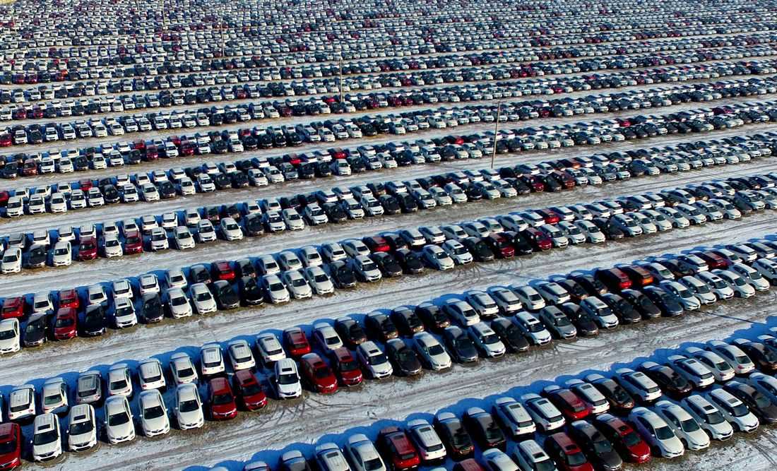China's car sales drop for seventh month in April; exports roar
