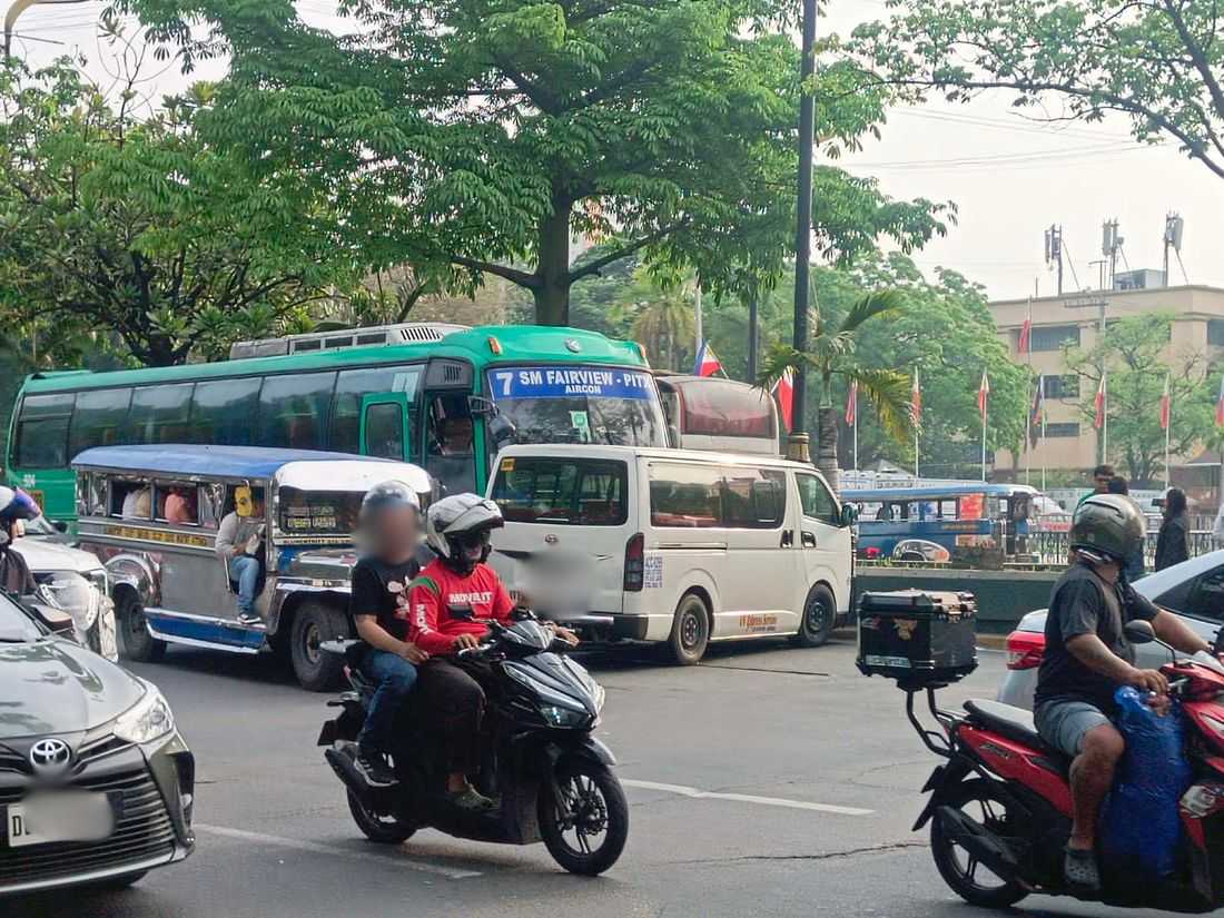 1 hurt in van-bus collision in Ermita, Manila