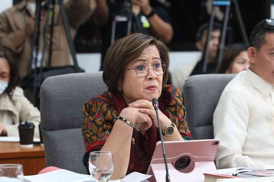 De Lima calls for independent probe into Senate shooting incident