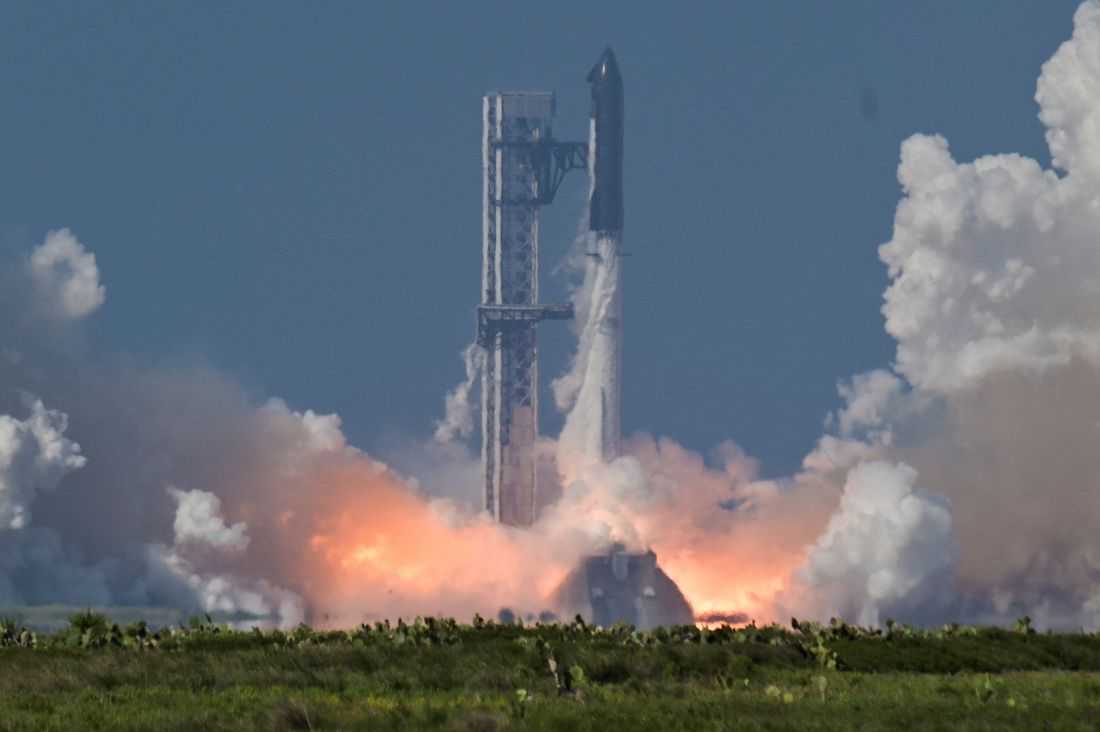 SpaceX's upgraded Starship V3 completes debut test flight from Texas