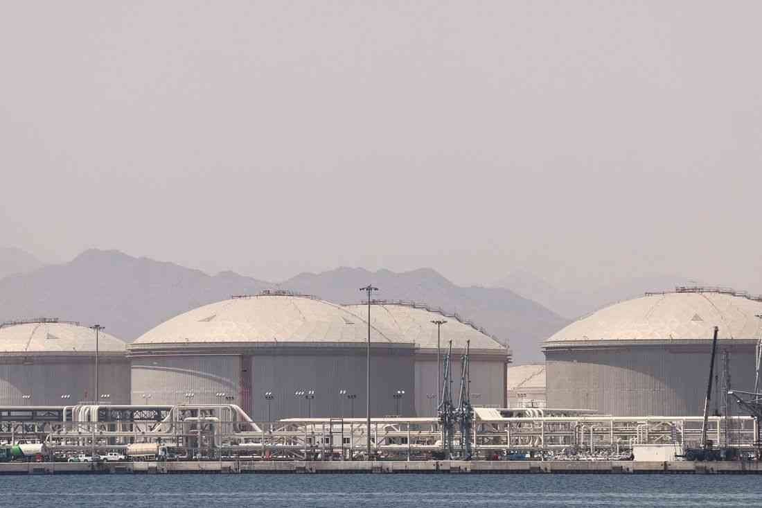 Oil slips to 2-week low as US-Iran seen moving closer to peace deal