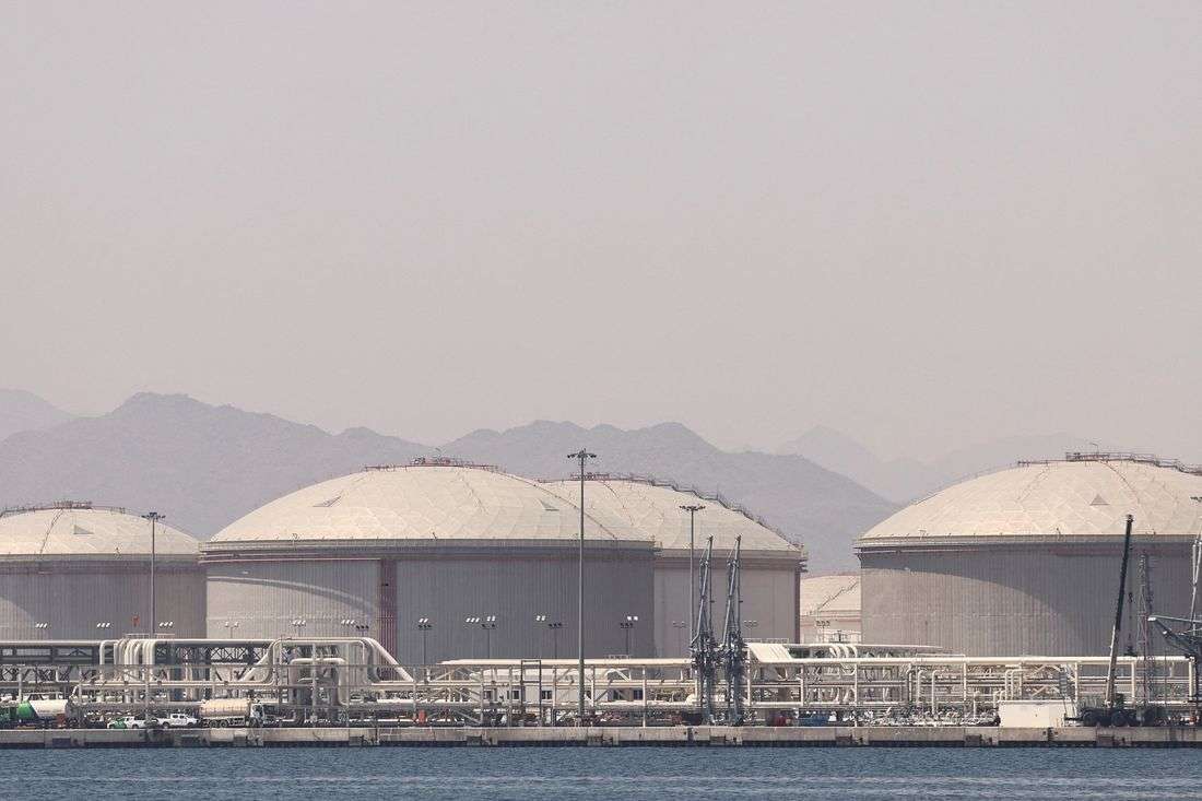 Oil slips to 2-week low as US-Iran seen moving closer to peace deal