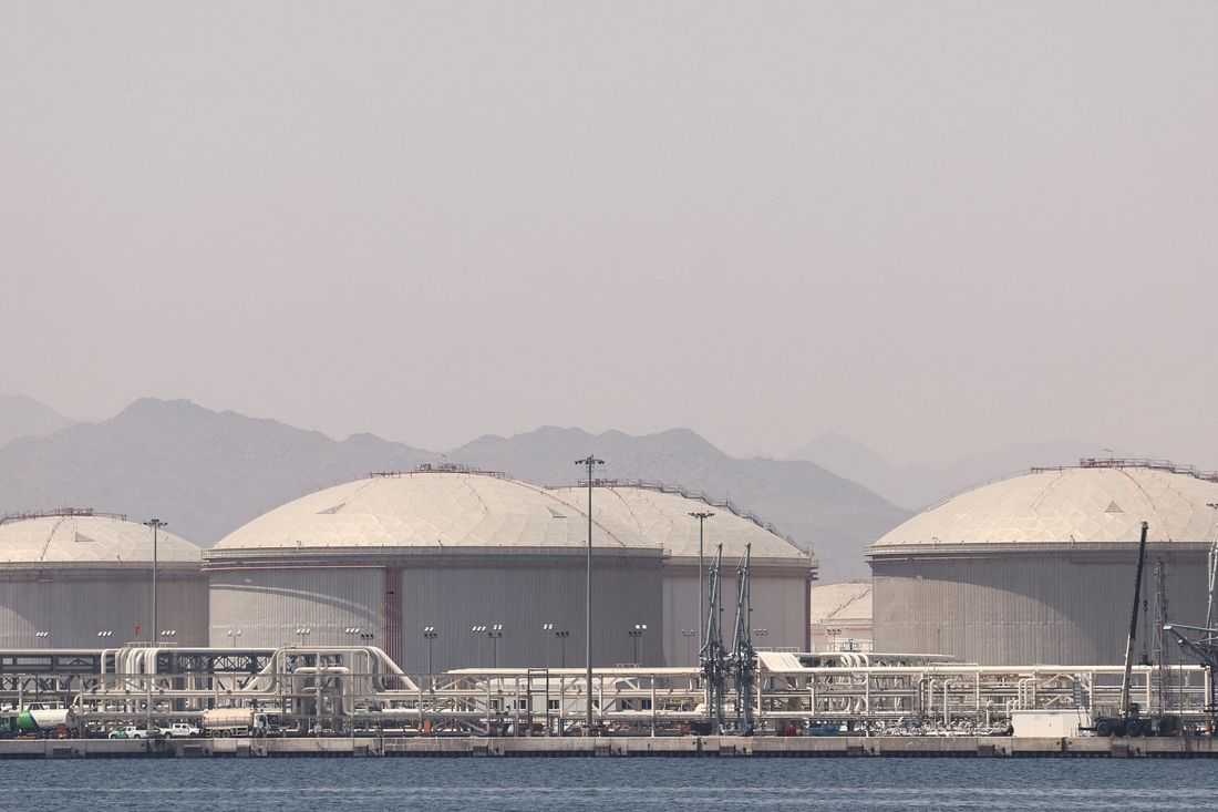 Oil slips to 2-week low as US-Iran seen moving closer to peace deal