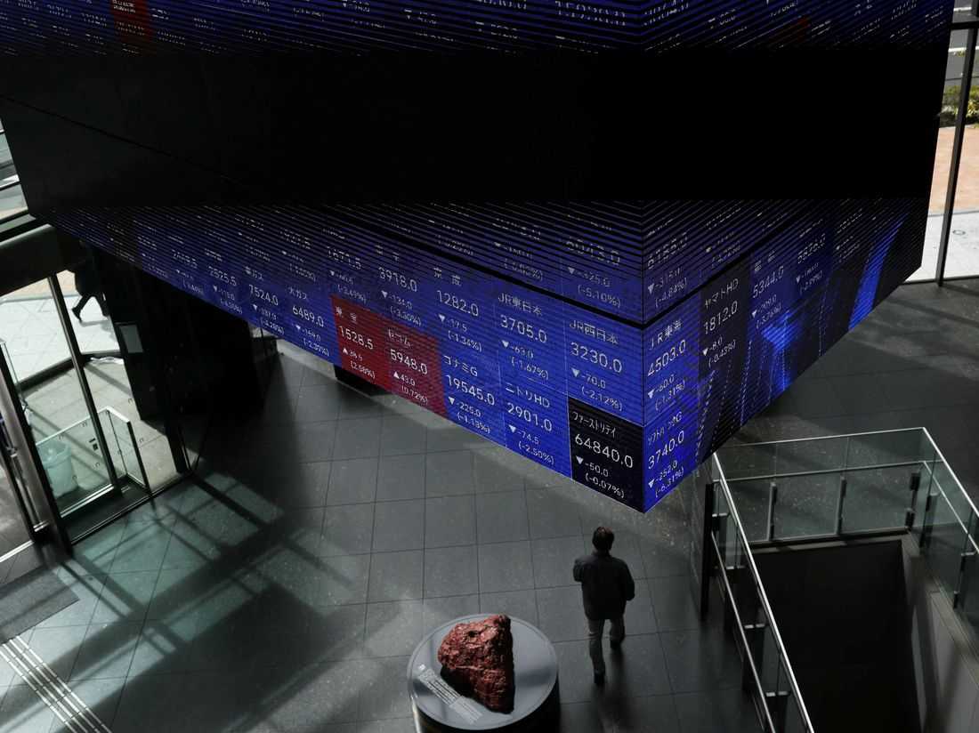 Stocks extend rally on Gulf breakthrough hopes, oil near two-month lows