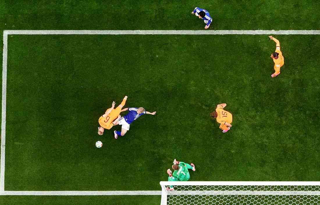 Soccer-Japan battle back to draw 2-2 with Netherlands in Texas thriller
