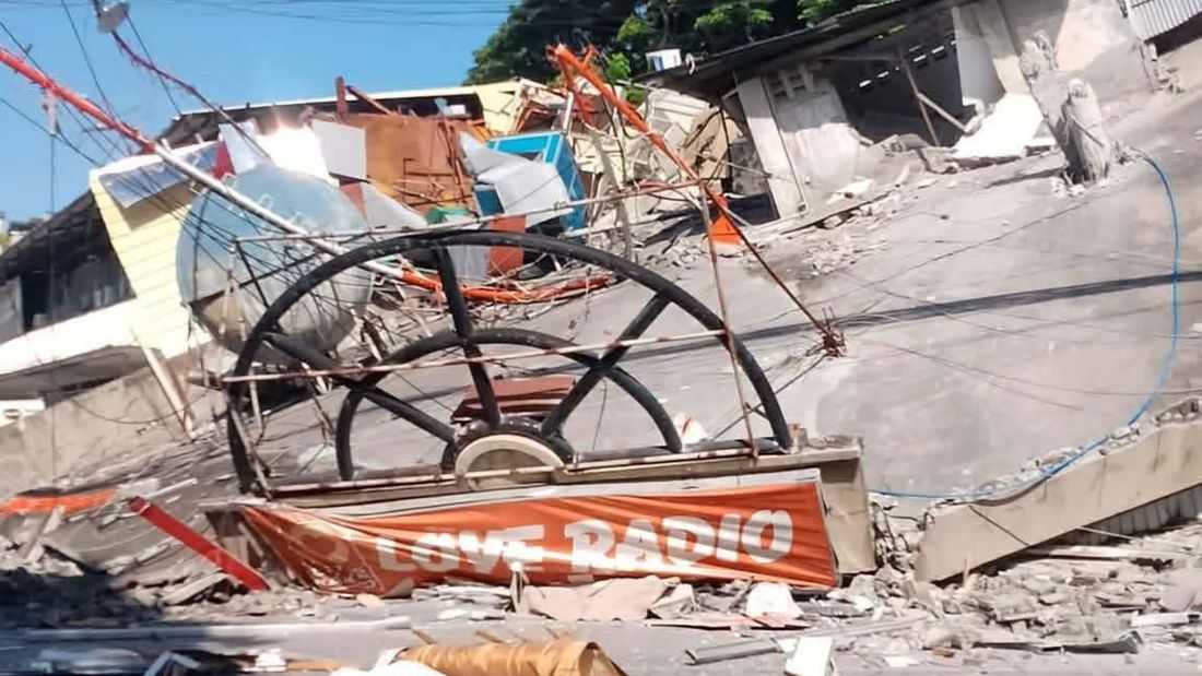 Building in GenSan housing Love Radio, DZRH stations collapses in magnitude 7.8 quake