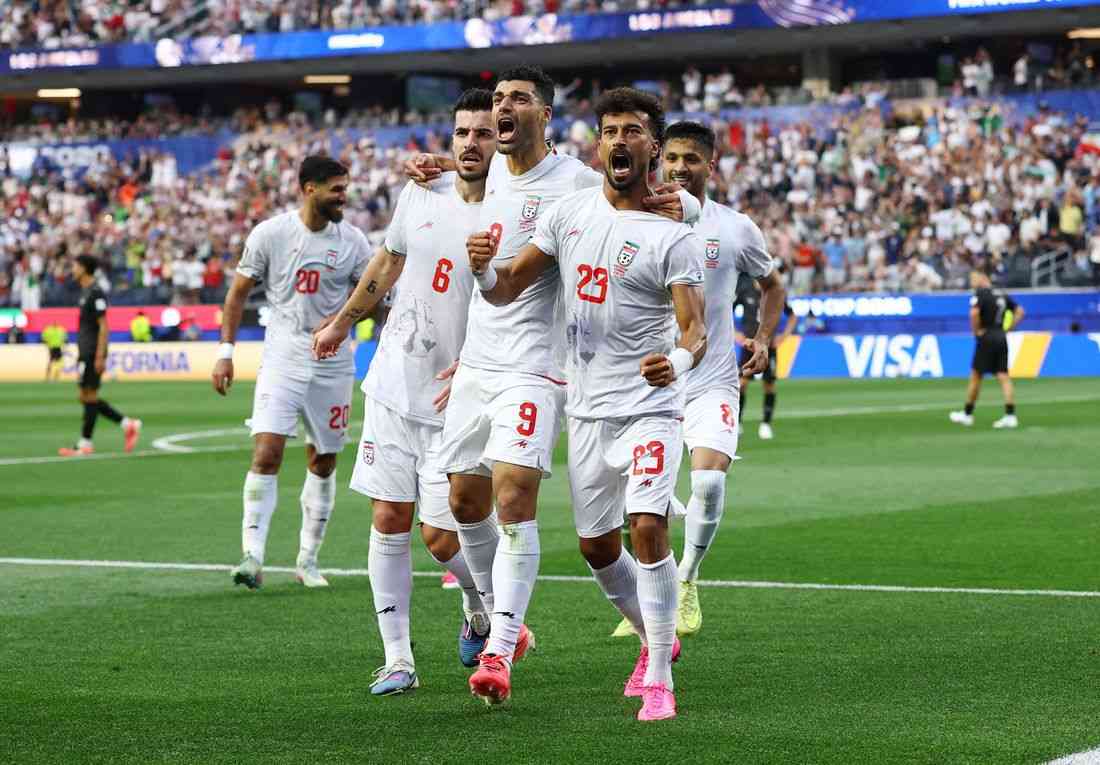 Soccer-Iran draw 2-2 with New Zealand in politically charged World Cup clash in LA