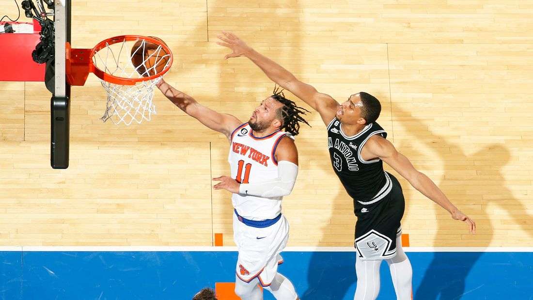 Knicks keep streak alive, beat Spurs in NBA Finals Game 1