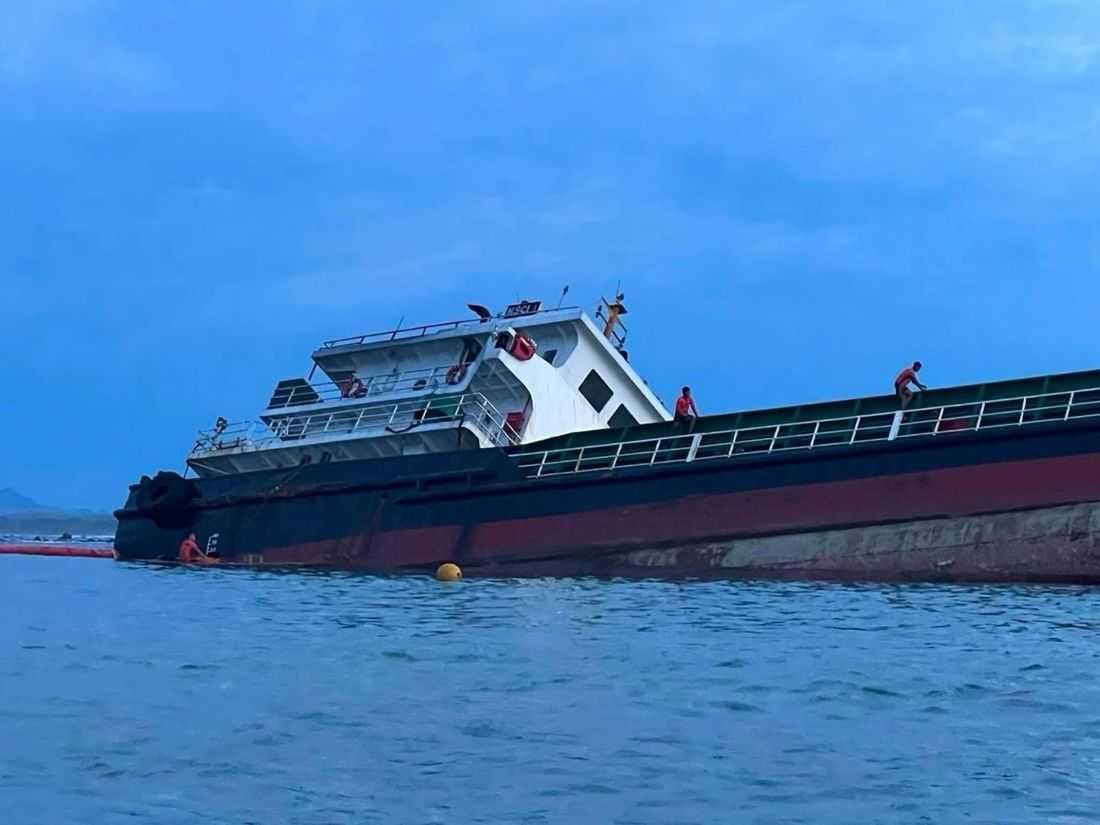 Oil spill monitored off Badoc, Ilocos Norte after cargo vessel emergency beaching