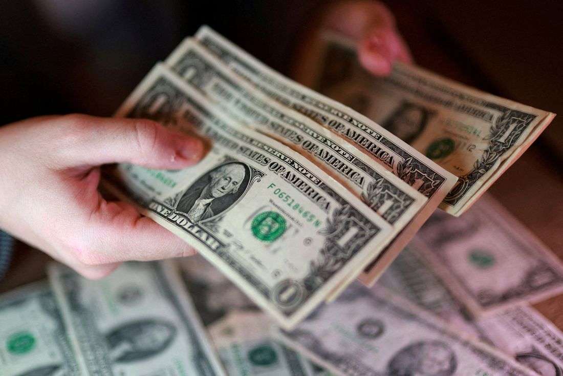 Dollar firms on hawkish Fed bets, oil rebound; yen near 40-year low