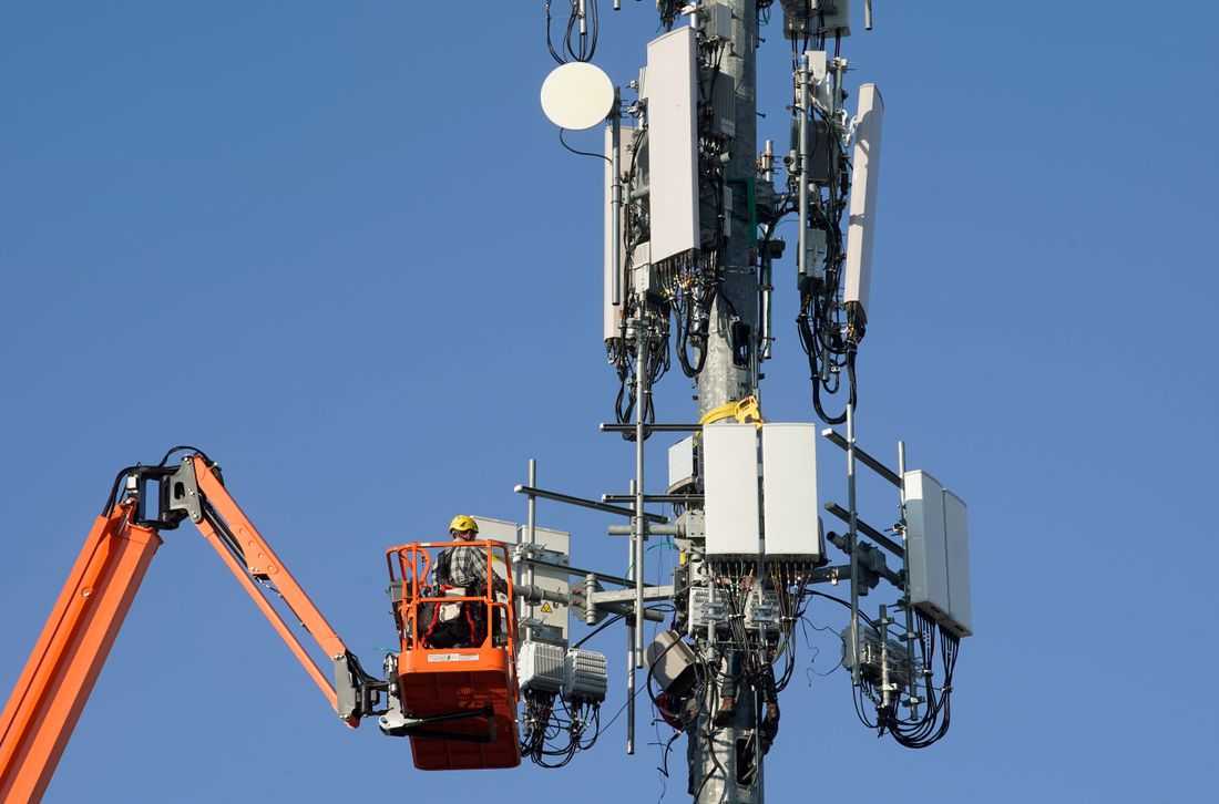US wireless carrier Verizon to sell 274 stores, lay off another 500 corporate employees