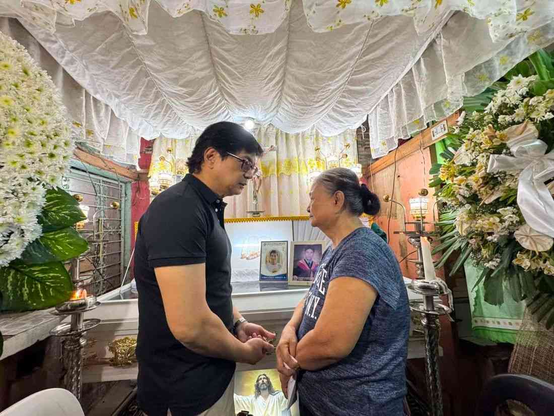 Abalos visits family of motorcycle taxi rider to offer his, President’s condolences