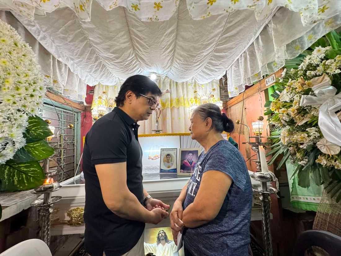 Abalos visits family of motorcycle taxi rider to offer his, President’s condolences