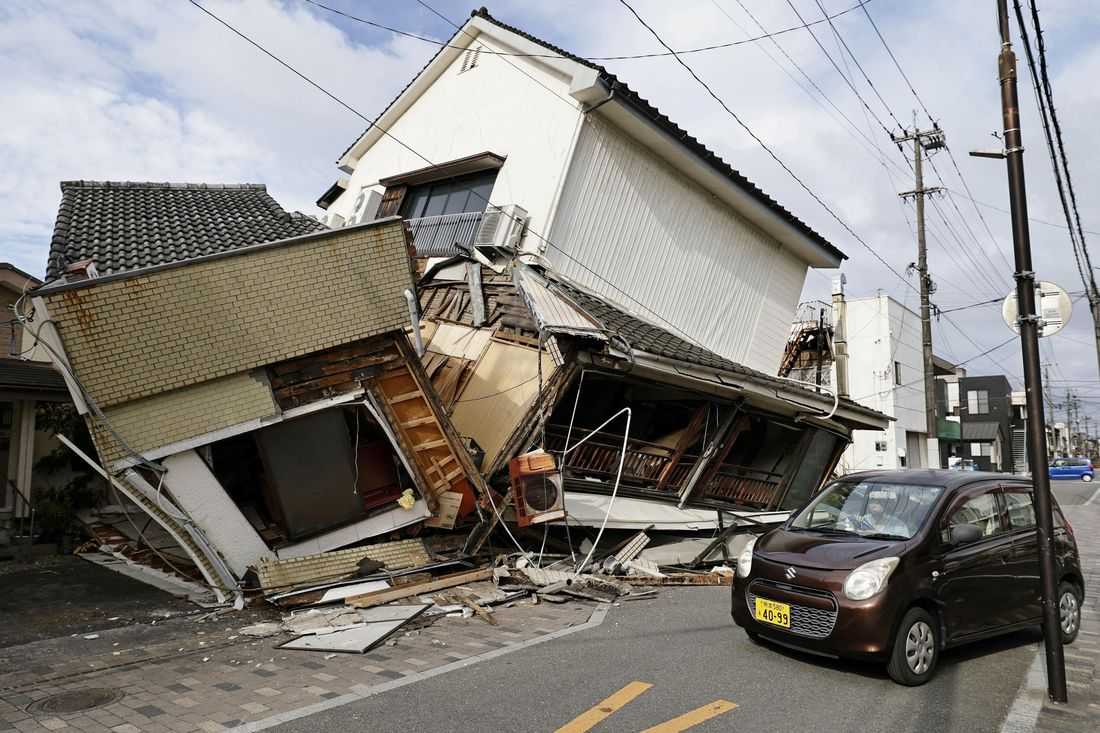 Rescuers haul survivors from wrecked Japan mall as earthquake toll hits 13
