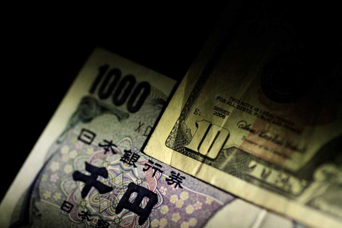 Dollar steady as focus turns to US payrolls, yen intervention jitters persist