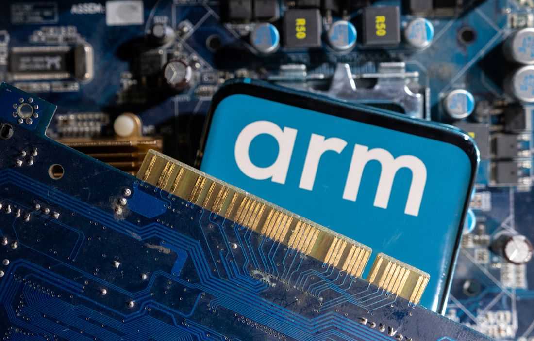 Arm forecasts quarterly revenue above estimates on AI-driven chip demand