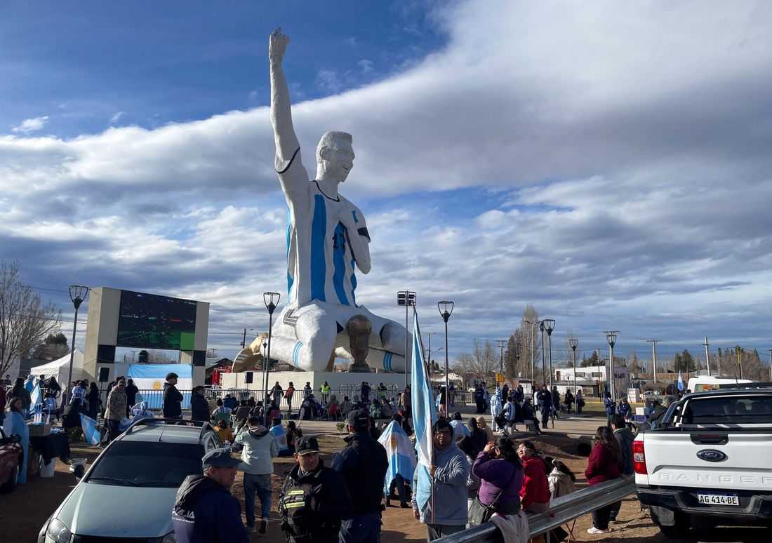 In a Patagonia town with an 85-foot Messi statue, Argentines celebrate reaching World Cup final