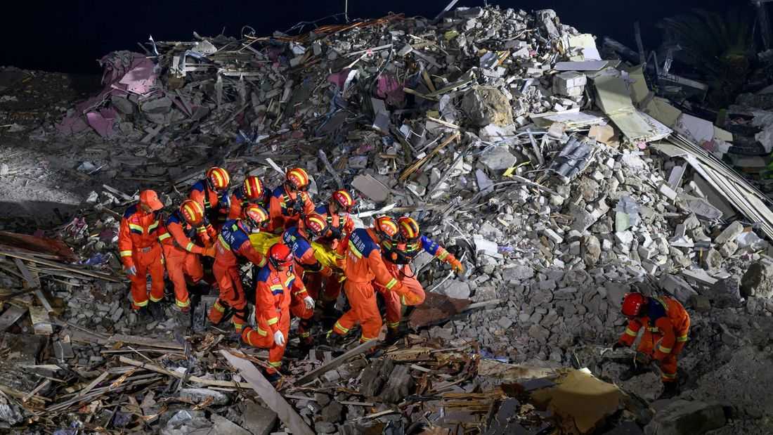 Chinese rescuers use explosives to clear boulders trapping landslide victims