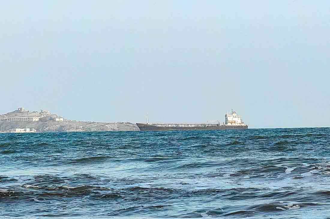 Iran war spreads to Red Sea and Caspian, Gulf quiet as US forgoes strikes