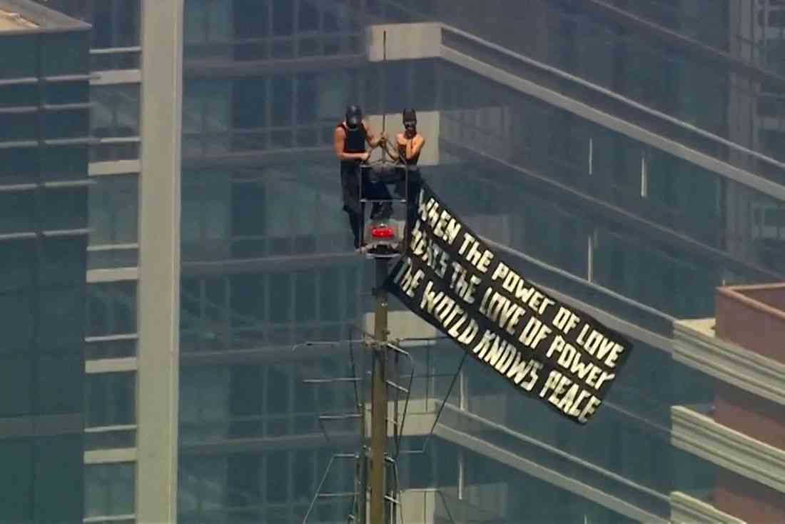 Russian daredevils unfurl banner atop New York's Empire State Building in proposal stunt
