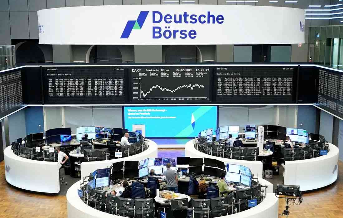 World stocks fall in semiconductor rout; oil rises on Middle East escalation