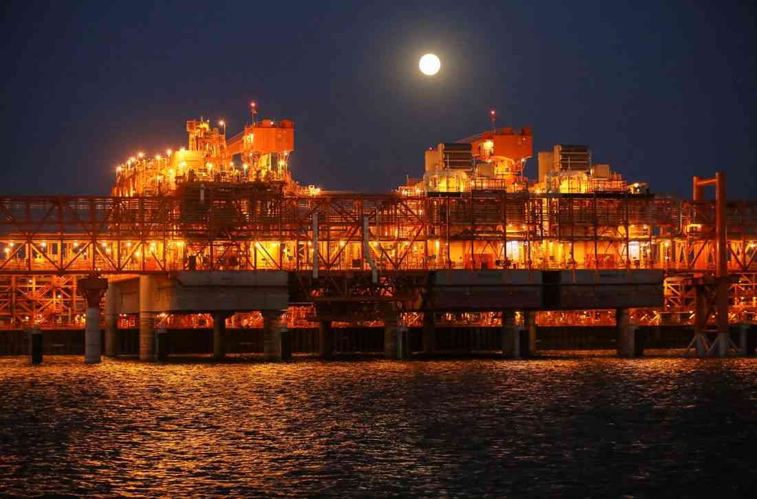 Oil rises on intensifying US-Iran hostilities and threat of Red Sea closure