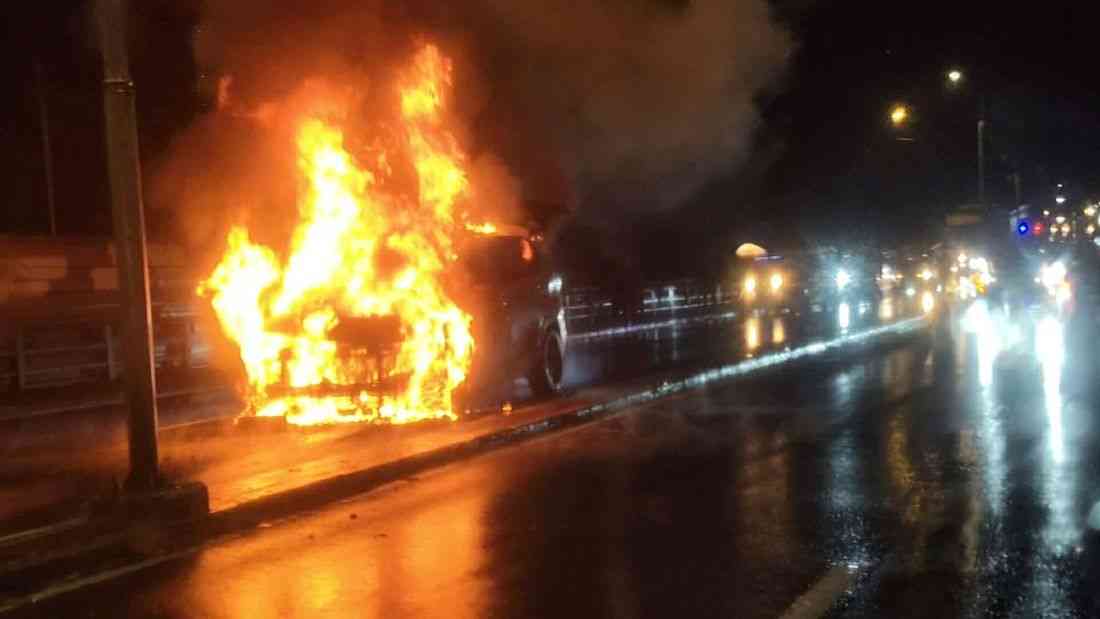 SUV catches fire on MacArthur Bridge; driver, passenger remains safe