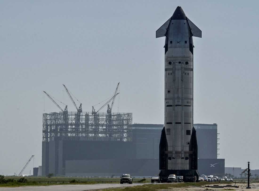 SpaceX launches 13th Starship test, briefly deploys first upgraded Starlinks