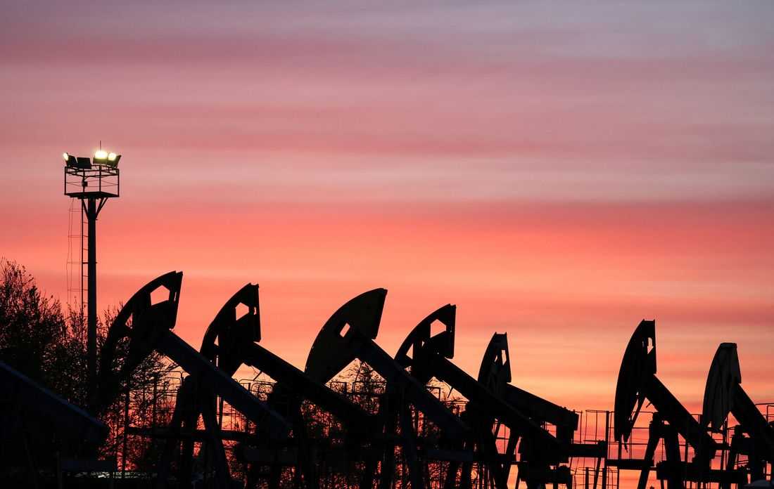 Oil extends fall as investors await outcome of US-Iran negotiations