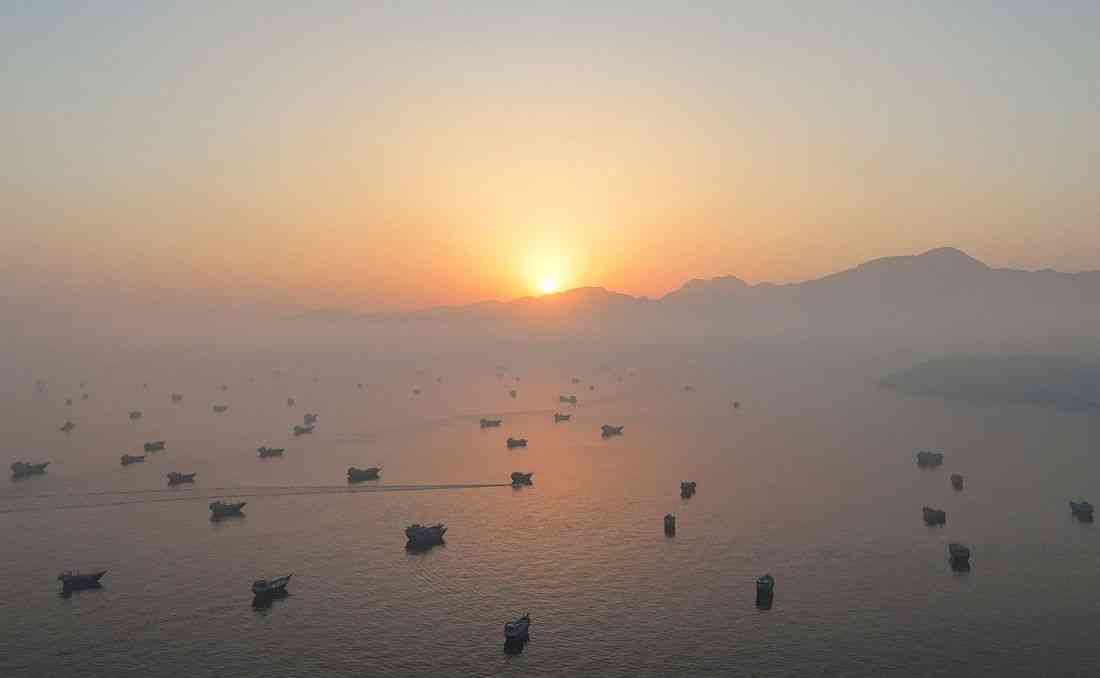 Hormuz traffic slows as uncertainty over waterway persists
