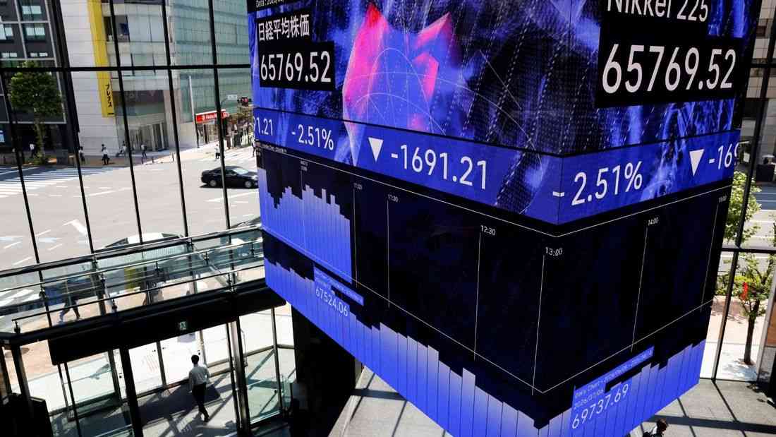 Shares skid in Asia as oil climbs, yields stay high