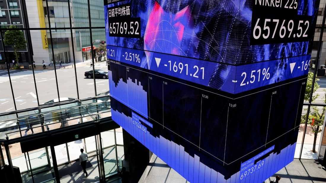 Shares skid in Asia as oil climbs, yields stay high