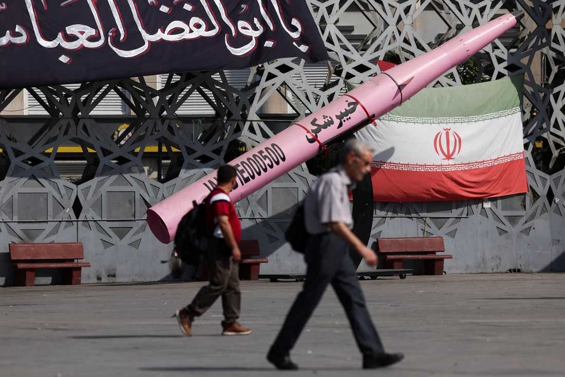 Iran threatens military response to US sanctions