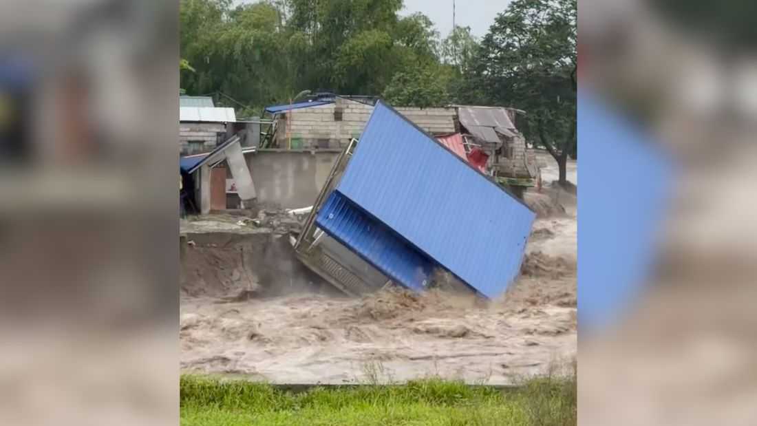 4 houses collapse along Pampanga dike amid rushing floodwaters