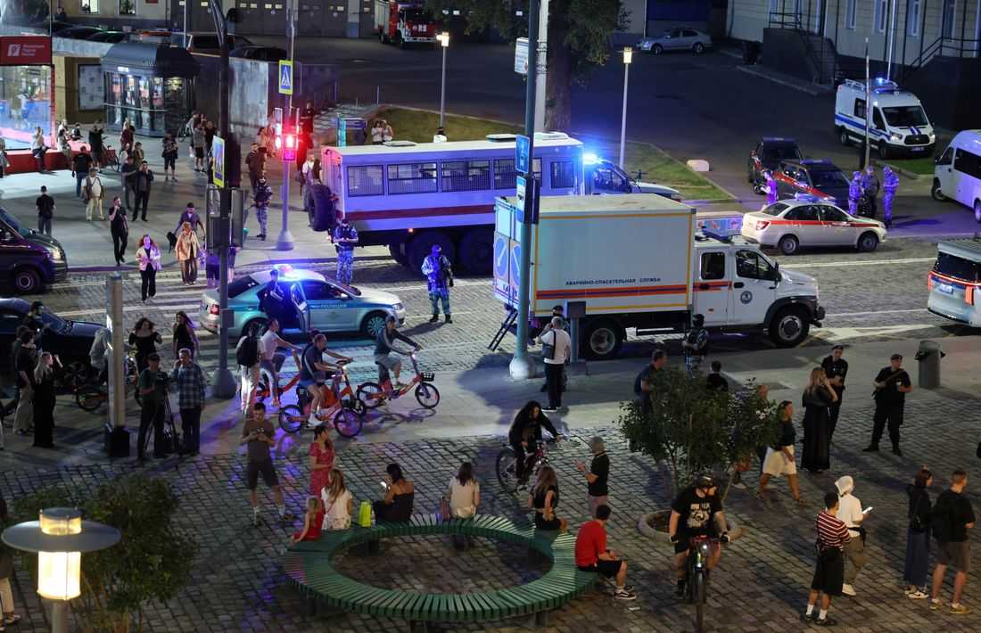 Bomb carried by woman kills three, injures 21 near Moscow restaurant, authorities say