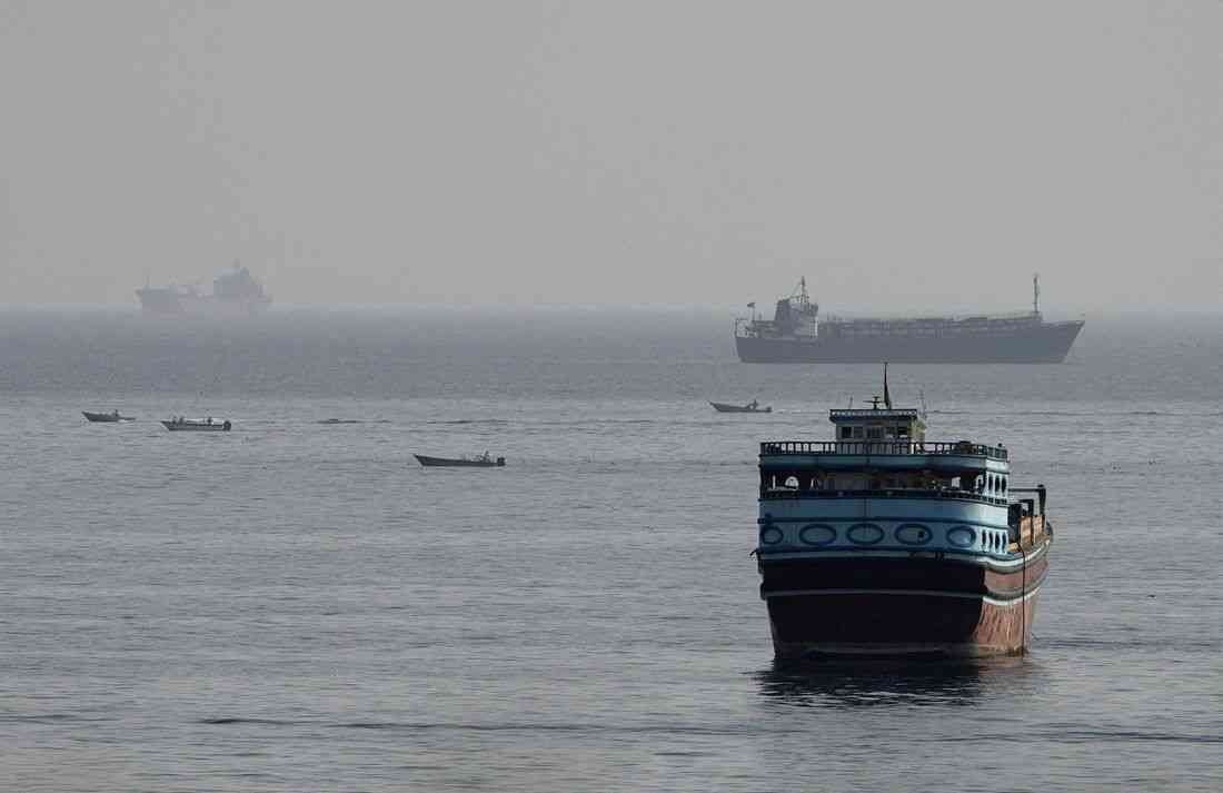 Oil falls ahead of US announcement on new Iran sanctions