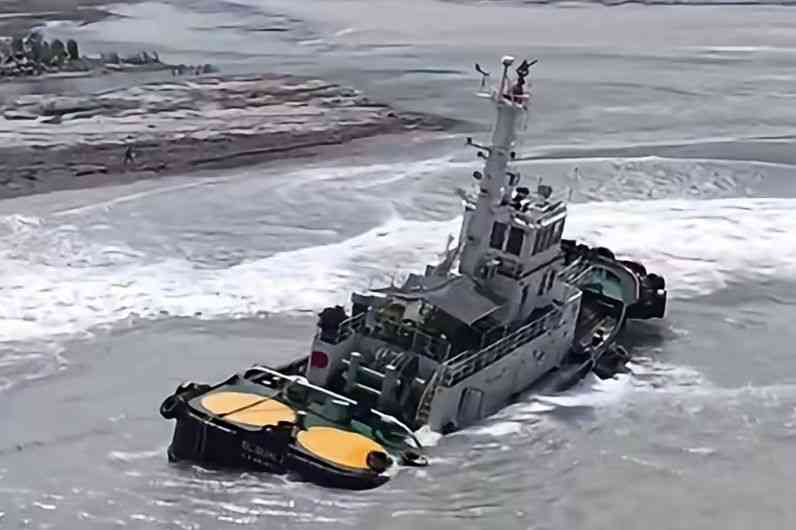 PCG rescues 9 seafarers after tugboat runs aground in Zambales