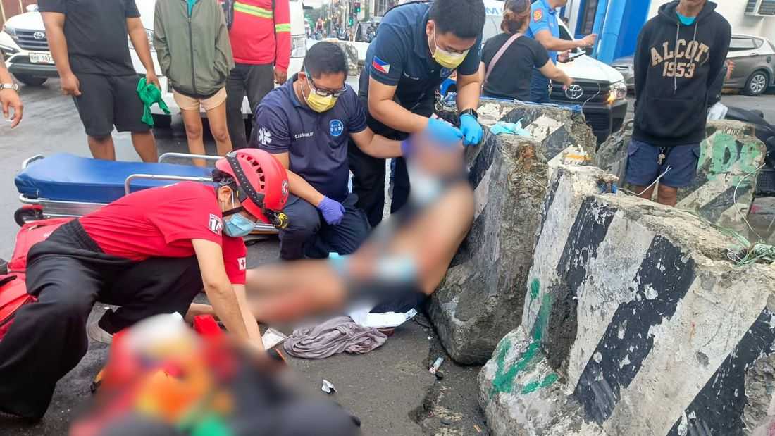 Two riders hurt as motorcycle slams into barrier in Tayuman; intoxication suspected