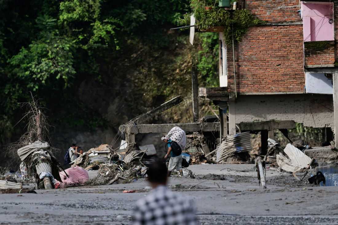 Factbox-Nations with tourists missing in Nepal flood